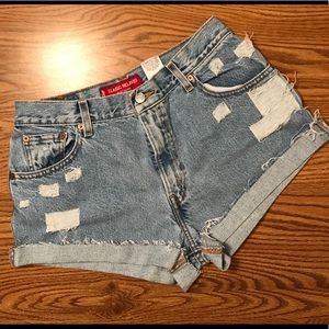 Vintage Levi’s 550 Distressed High waisted shorts